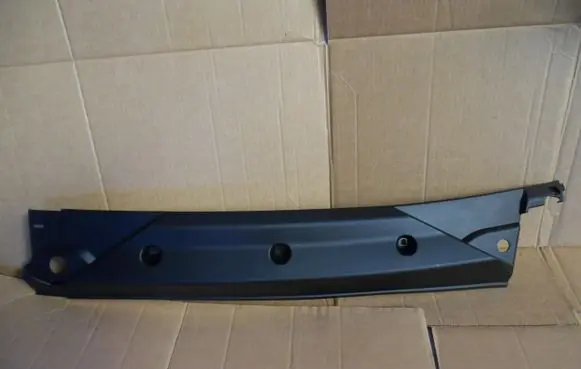 Iveco Daily 6th gen Wiper trim