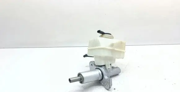 BMW X3 E83 Master brake cylinder 32067199