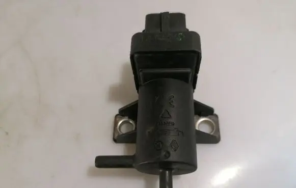 Opel Vivaro Turbo solenoid valve 8200762162