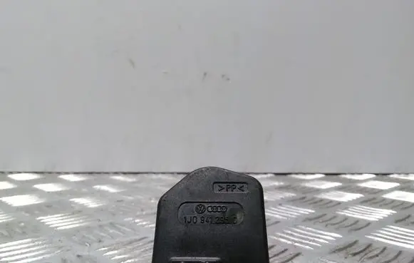 Headlight level adjustment motor