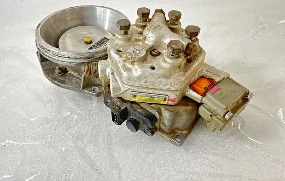 Audi 100 200 5000 C3 Fuel distributor 0438121013 034133353 0438101006