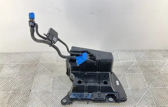 Audi A4 S4 B9 AdBlue liquid reservoir 8W0131879BB 8W0131969N 4M0131940C