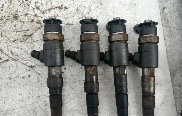 Peugeot 308 Fuel injectors set 0445110340 870692