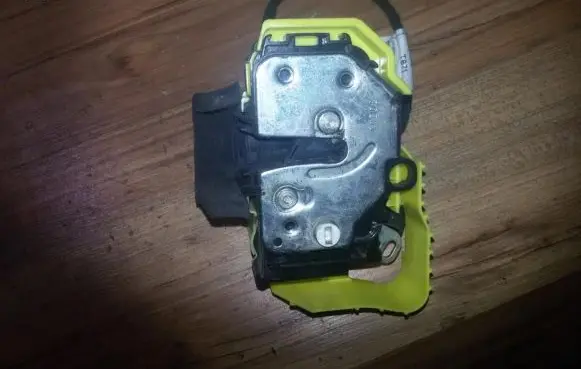Fiat Qubo Rear door lock 1361758080