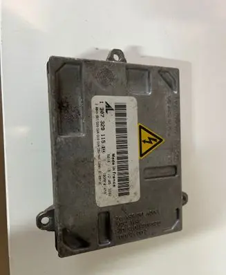 Mercedes-Benz C W204 Headlight ballast module Xenon 1307329115 1039F01459