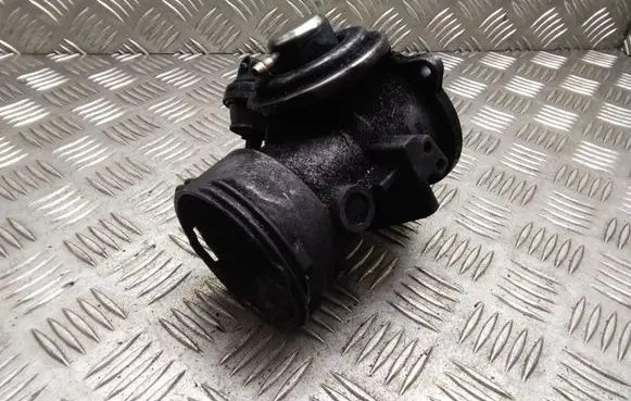 Volkswagen Touareg I EGR valve 070128070C 070128073