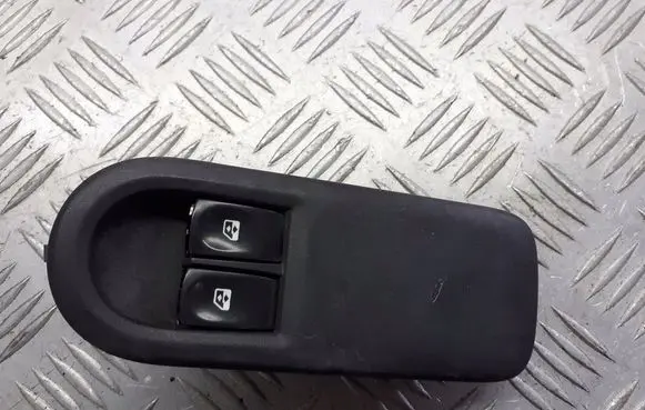 Renault Clio III Front door window switch trim 8200356519
