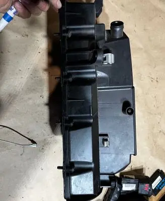 Volkswagen Touran I Rocker cam cover 03G103475D