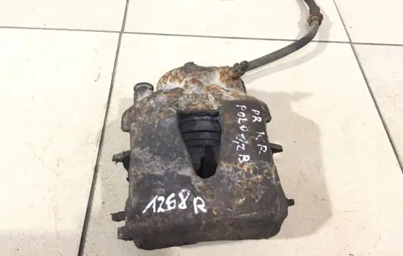 Volkswagen Polo IV 9N3 Front brake caliper