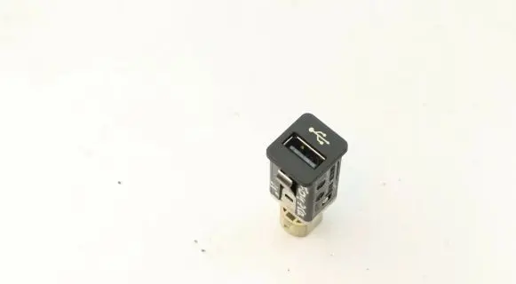 BMW 7 F01 F02 F03 F04 USB socket connector 9167196