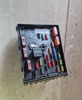 Volkswagen PASSAT B6 Fuse module 3C0937125
