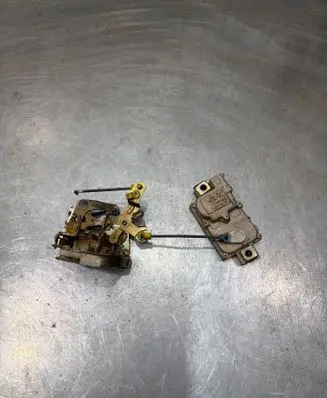 Nissan Patrol Y60 Rear door lock 9055006J12 89A055 12V30827