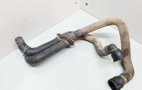 Volkswagen PASSAT B5 Engine coolant pipe/hose 8D0819373N