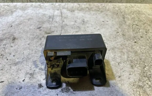 Mercedes-Benz E W211 Glow plug pre-heat relay 0255452832