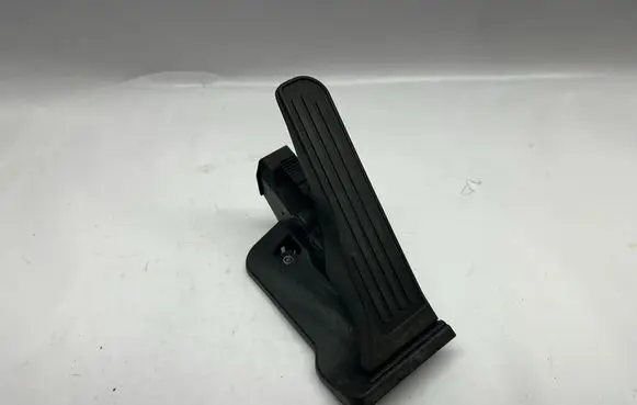 Chevrolet Camaro Accelerator throttle pedal 84534504