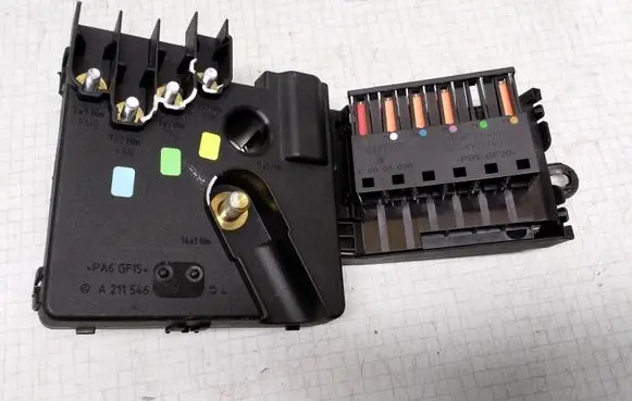 Mercedes-Benz E W211 Fuse module A2115460841