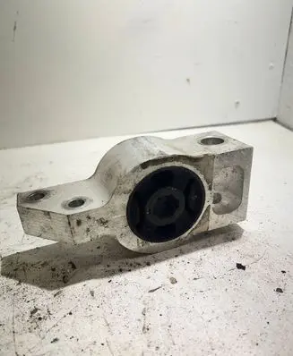 Volkswagen PASSAT B6 Front lower control arm/wishbone 3C0199231E 3075894