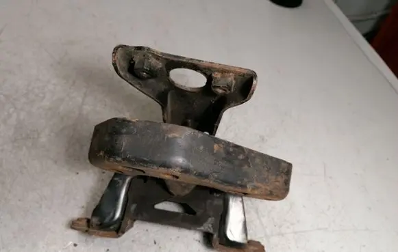 Toyota Aygo AB10 Engine mount bracket 12372YV010