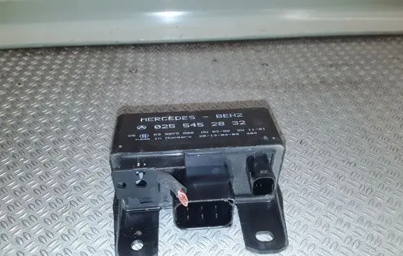 Mercedes-Benz Vaneo W414 Glow plug pre-heat relay 0255452832