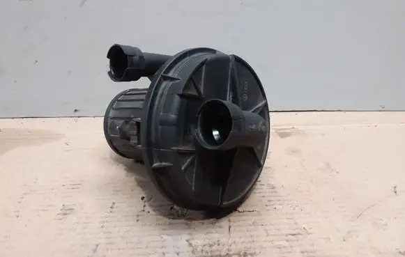 Volkswagen Golf V Secondary air pump 06A959253E 06A131333C