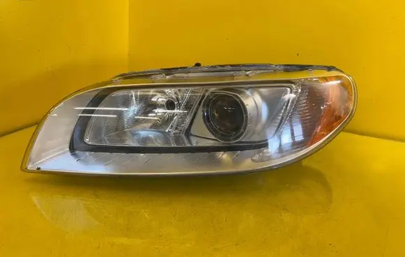 Volvo V70 Headlight/headlamp 31214347