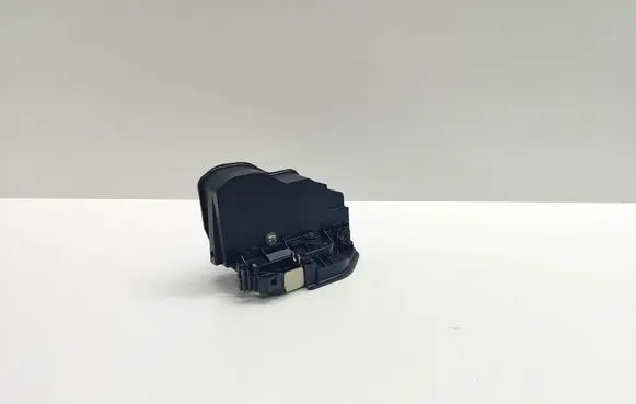 BMW 5 E60 E61 Front door lock 7167071