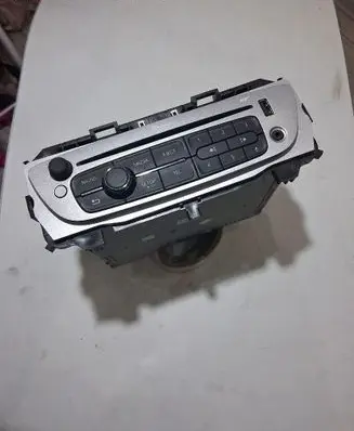 Renault Twingo II Radio/CD/DVD/GPS head unit 281151607R