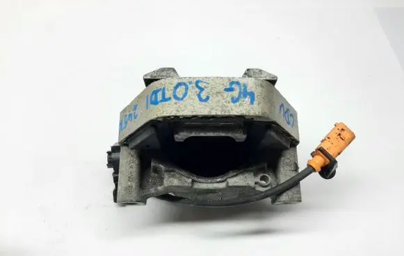 Engine mount vacuum valve