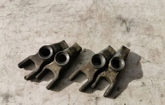 Opel Zafira B Fuel Injector clamp holder 
