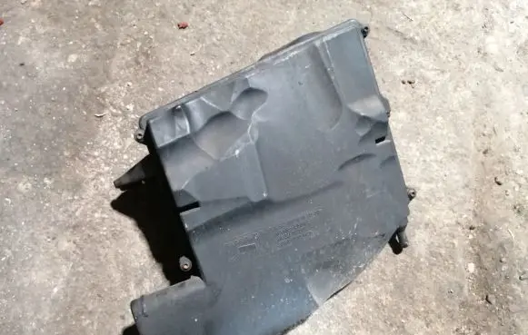 Mercedes-Benz E W211 Air filter box A6420940304