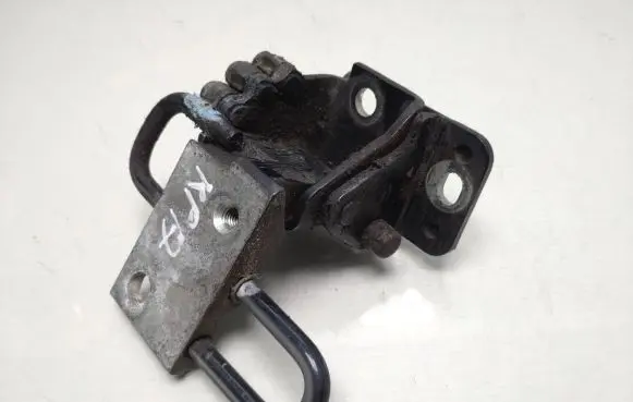 Audi A6 S6 C6 4F Front door lower hinge 8E0831411E A046572