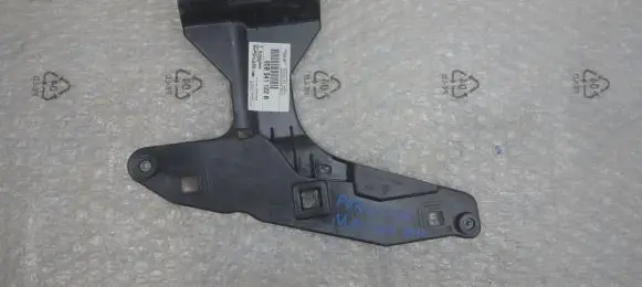 Headlight/headlamp mounting bracket