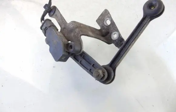 Headlight/headlamp level sensor