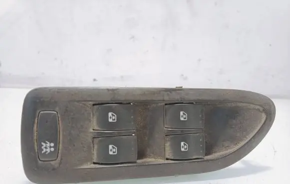Renault Laguna II Electric window control switch 8200002445
