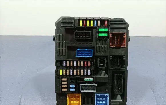 Peugeot 208 II Fuse box set 9845141280