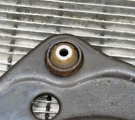 Nissan Qashqai Front lower control arm/wishbone