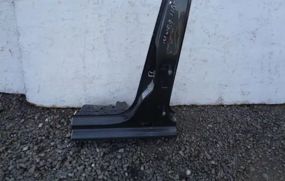Volkswagen Golf VII Pillar (middle) 