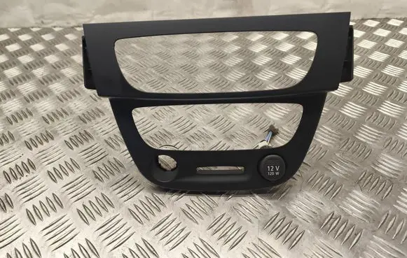 Renault Megane III Radio/GPS head unit trim 682600003R