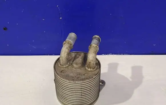 Volvo S90, V90 Engine oil radiator 31437022