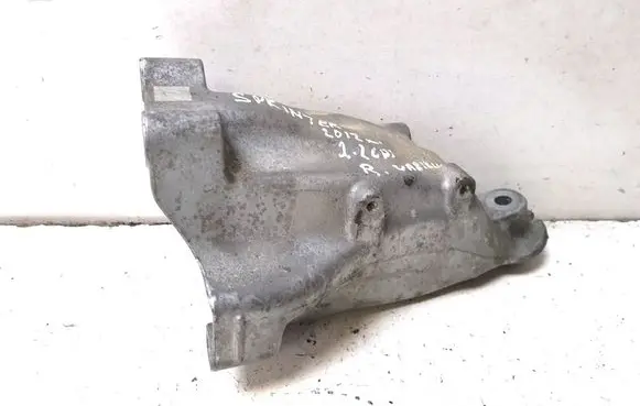 Engine mounting bracket