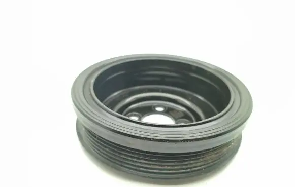 Volkswagen PASSAT B8 Crankshaft pulley 04L105243