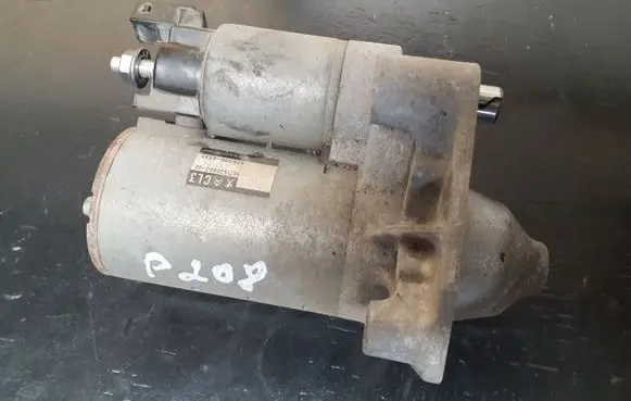 Peugeot 208 Starter motor 9671530880