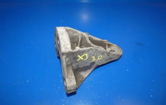 Jaguar XJ X351 Engine mounting bracket 5R836061BA 6061BA