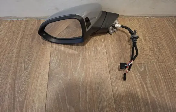 Volkswagen ID.3 Front door electric wing mirror E1041551