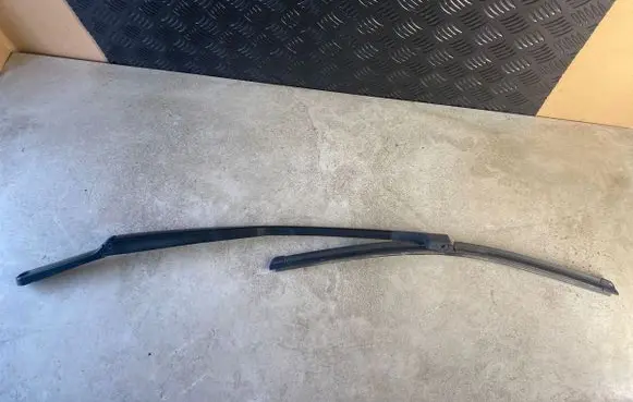 Volkswagen Phaeton Front wiper blade arm 3D1955410