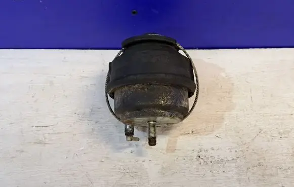 Volvo XC90 Engine mount bracket 30741397 31262326