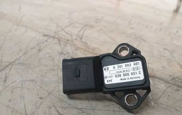 Audi A4 S4 B7 8E 8H Air pressure sensor 0281002401 038906051C