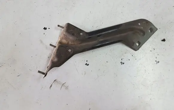 Audi Q5 SQ5 Fender mounting bracket 8R0821135