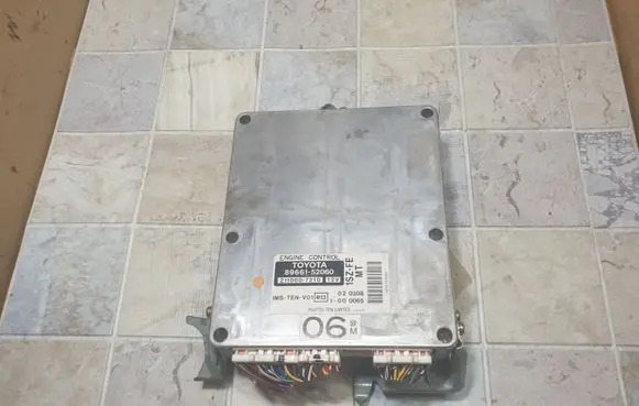 Toyota Yaris Engine control unit/module 8966152060