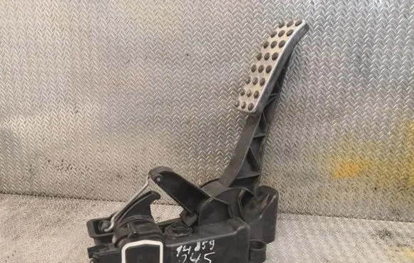 Mercedes-Benz B W245 Accelerator throttle pedal 1693000604